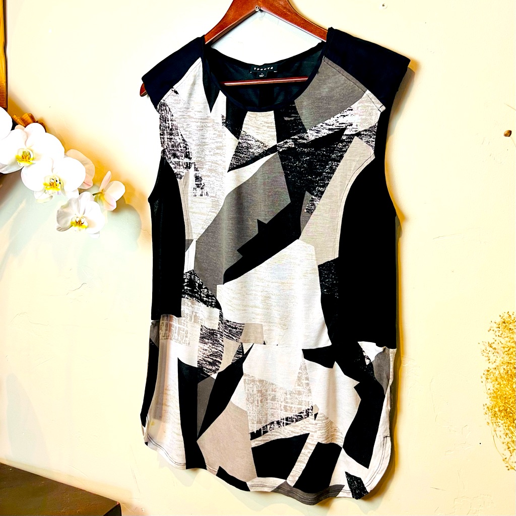 Trouv Printed Sleeveless Lightweight Blouse
